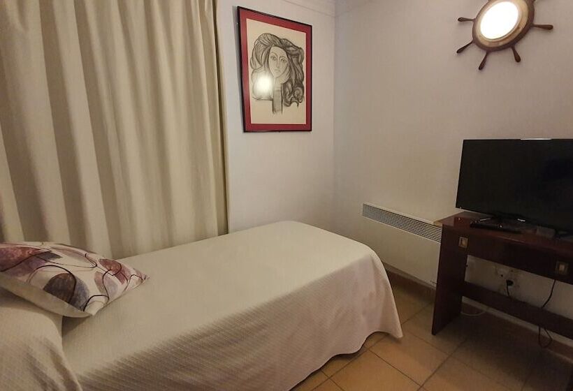 חדר סטנדרט לשלושה, La Residencia