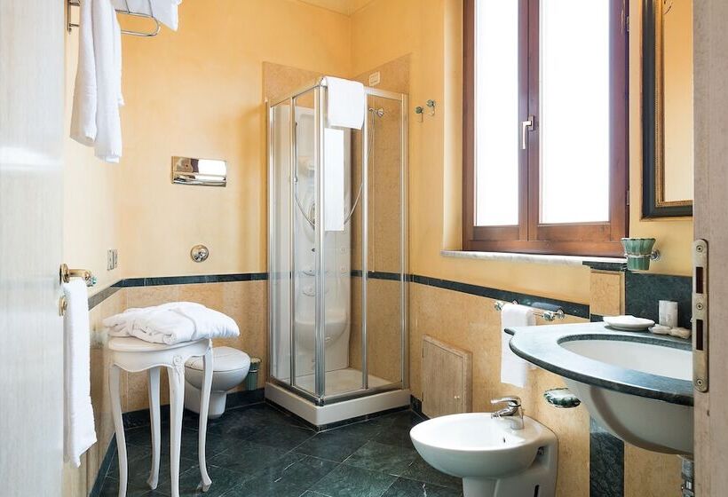 标准三人间, Vecchio Borgo