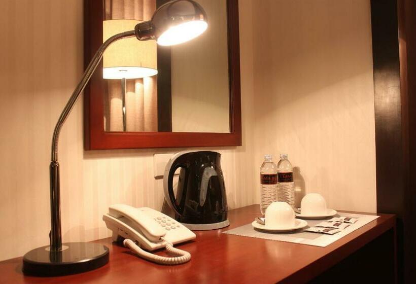 디럭스 룸, The Plaza Hotel Balanga City
