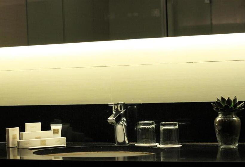 이그제큐티브 룸, The Plaza Hotel Balanga City