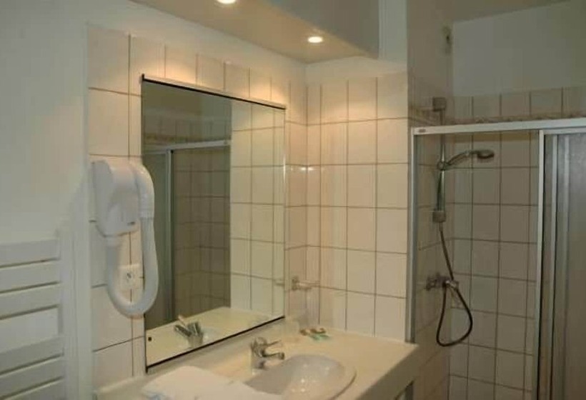 Стандартный Номер Нижний Этаж, Hôtel Et Studios D Orfeuil