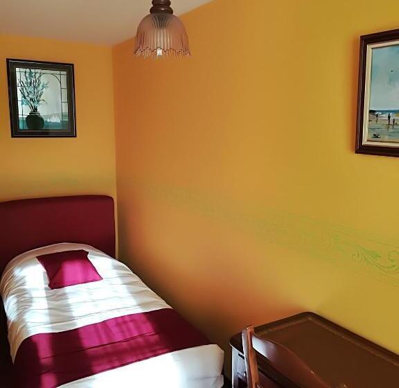 Семейный Номер, Hostellerie Saint Martin  Logis Hôtel Et Restaurant
