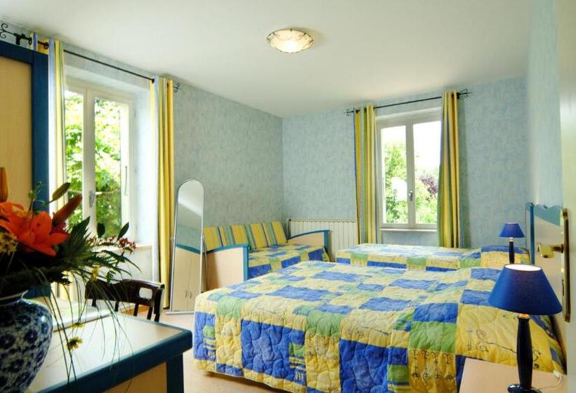 Четырехместный Номер Стандарт, Logis Hotel Des Voyageurs