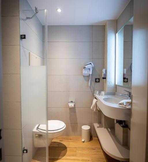 Номер Комфорт, Logis Hôtel De La Tour