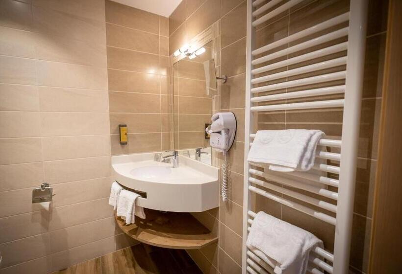 Номер Superior с Видом, Logis Hôtel De La Tour
