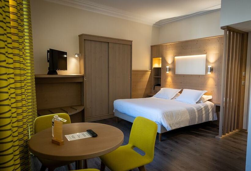 Семейный Номер, Logis Hôtel De La Tour