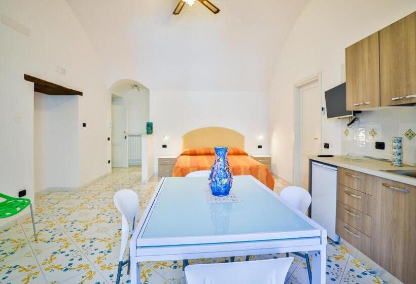 اتاق لوکس, Della Monica Rooms