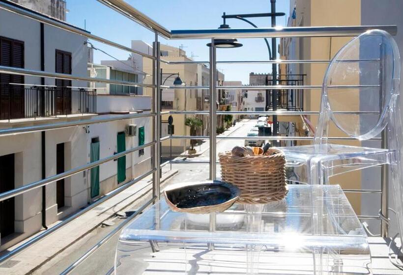 اتاق استاندارد چهارنفره با بالکن, Il Mare Dentro Rooms