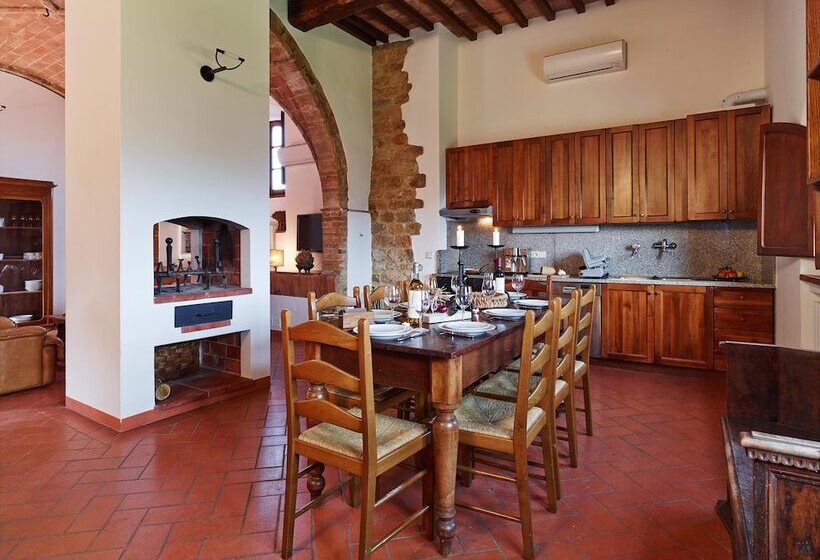 Вилла 3 Спальни, Agriturismo Podere Cortilla