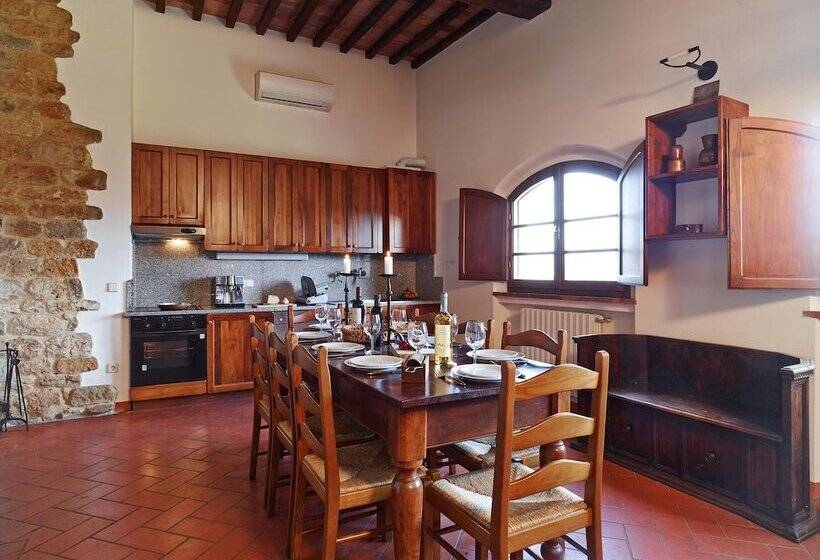 Вилла 3 Спальни, Agriturismo Podere Cortilla