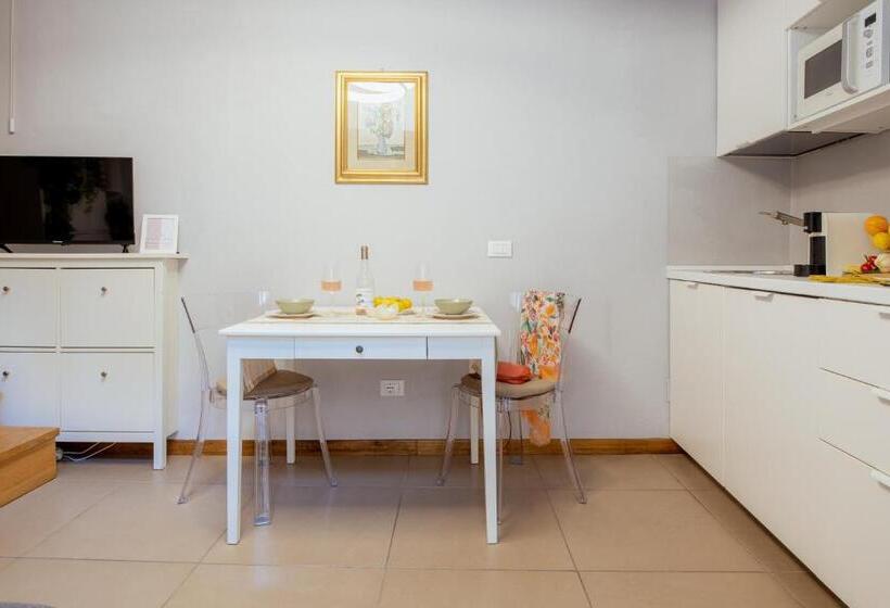 استودیوی لوکس, Il Cortile Di Elisa & Our Flats