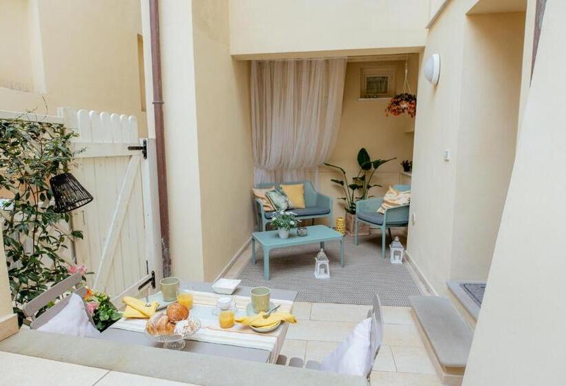 استودیوی لوکس, Il Cortile Di Elisa & Our Flats
