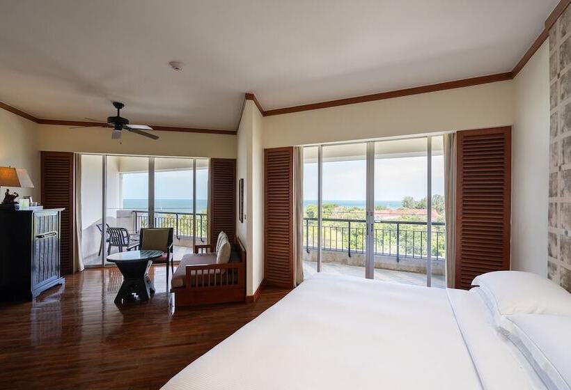 סוויטת ג'וניור נוף לים, Hilton Hua Hin Resort & Spa