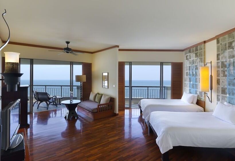 סוויטת ג'וניור נוף לים, Hilton Hua Hin Resort & Spa