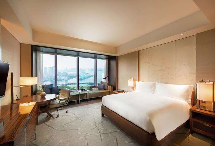 סוויטת ג'וניור מיטת קינג, Hilton Hua Hin Resort & Spa