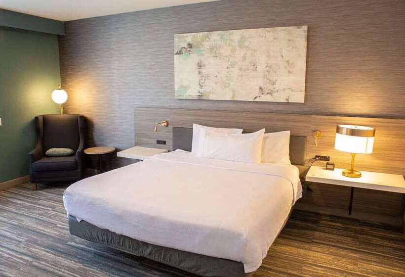 주니어 스위트 킹사이즈 침대, Hilton Hua Hin Resort & Spa