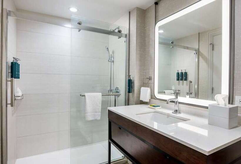 סוויטת ג'וניור אקזקיוטיב, Hilton Hua Hin Resort & Spa