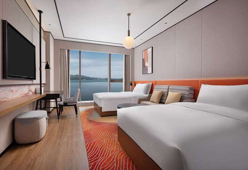 סוויטת ג'וניור נוף לים, Hilton Hua Hin Resort & Spa