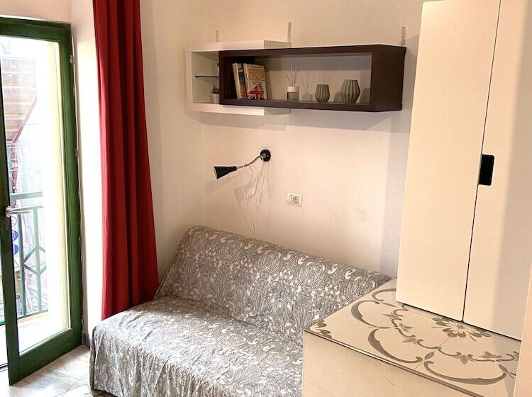 آپارتمان 1 خوابه با بالکن, B&b Le Statuine