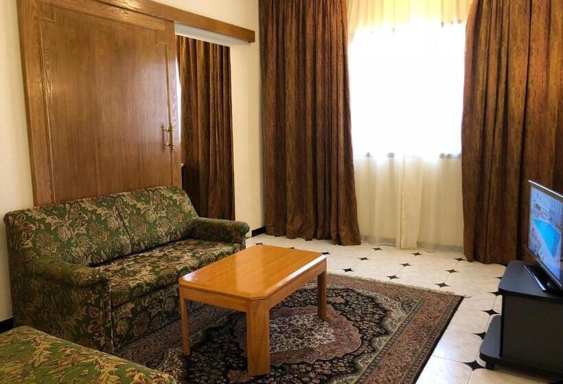 سوییت جونیور, Al Madinah Holiday
