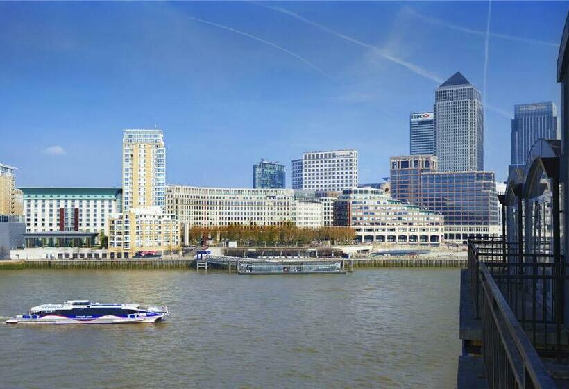 Номер Deluxe Кровать Кинг с Видом, Doubletree By Hilton  London  Docklands Riverside