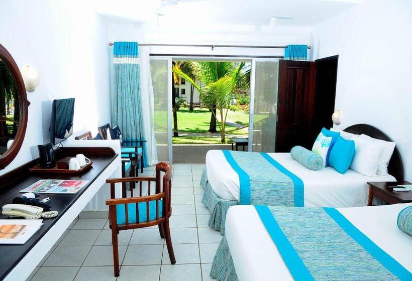 اتاق خانوادگی با چشم‌انداز باغ, Voyager Beach Resort