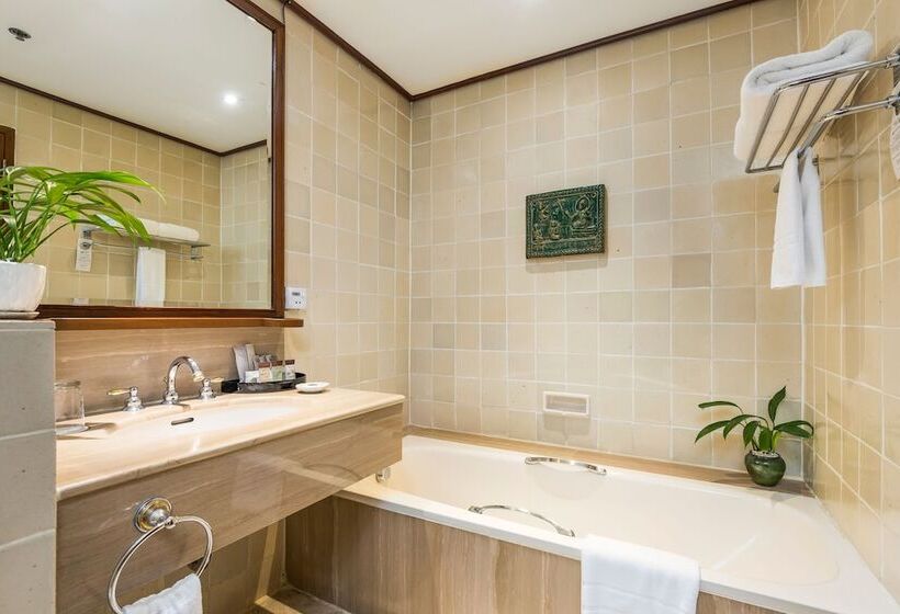 Deluxe Room City View, Chatrium Royal Lake Yangon