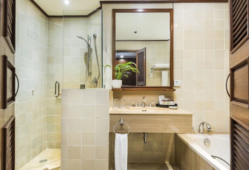 Deluxe Room Garden View, Chatrium Royal Lake Yangon