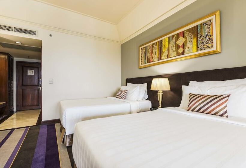 Deluxe Room Garden View, Chatrium Royal Lake Yangon