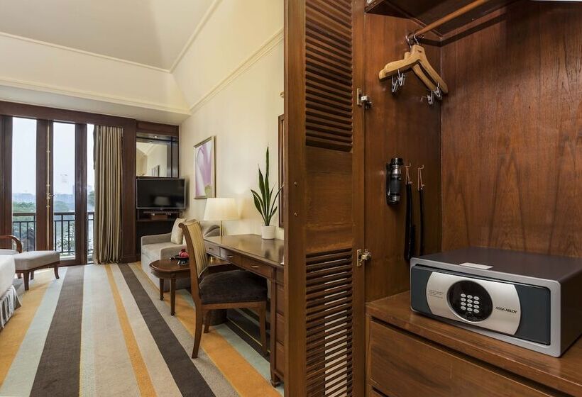 Deluxe Room City View, Chatrium Royal Lake Yangon