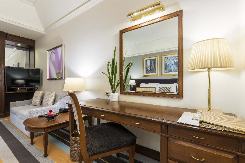 Deluxe Room Lake View, Chatrium Royal Lake Yangon