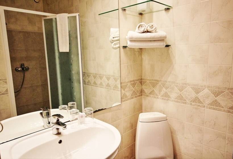 سوییت, Nb Hotel With Free Parking