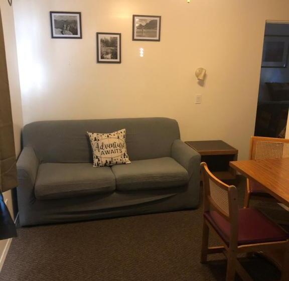 스위트, Mountain Springs Motel