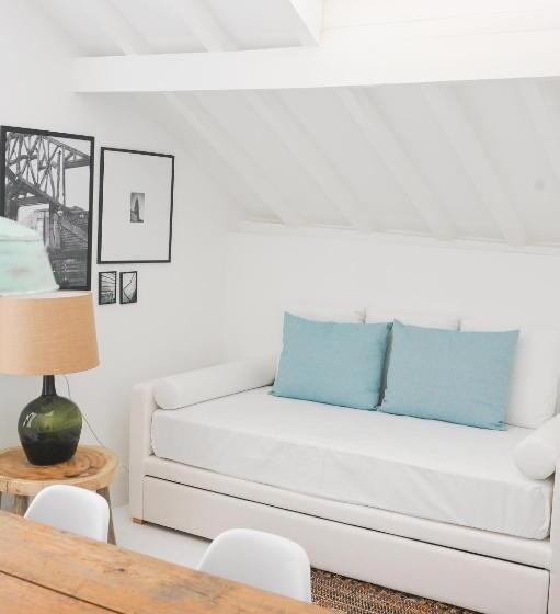 Family studio with river view, Mo House