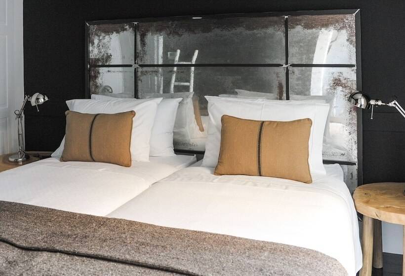 اتاق استاندارد چهار تخته, Mo House