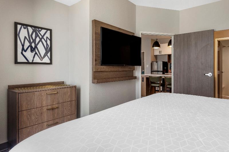 Люкс Кровать Кинг, Staybridge Suites Grand Prairie Near Epic Central, An Ihg