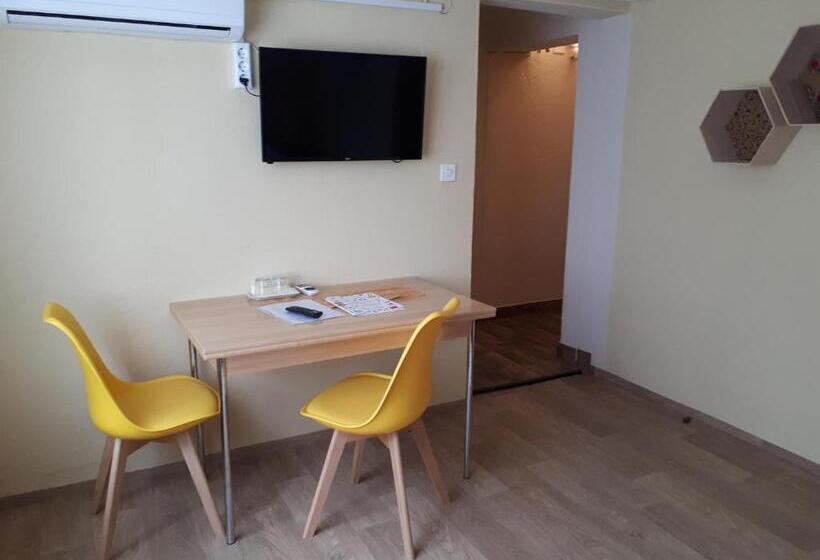 اتاق استاندارد, Guest House Tara