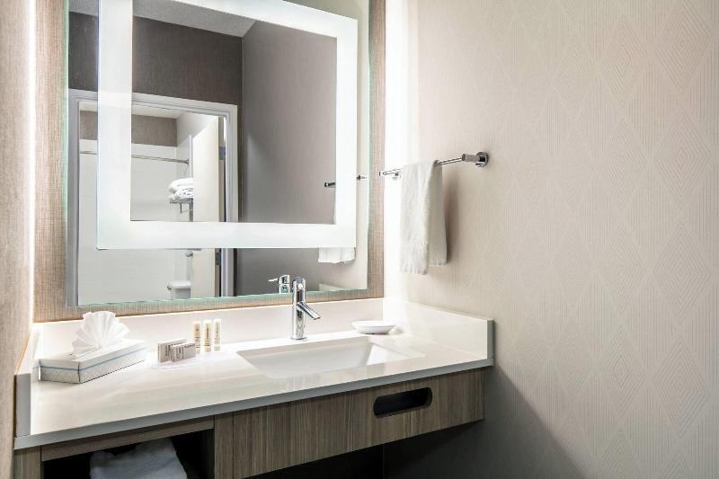 Люкс Кровать Кинг, Springhill Suites By Marriott Tulsa