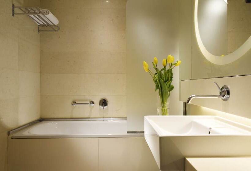 Quarto superior, Unahotels Bologna Centro