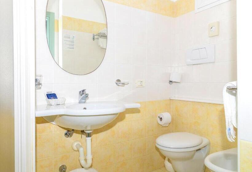 带阳台的三人标准间, Caravel B&b