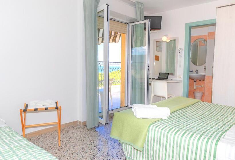 Triple Room Sea View, Caravel B&b
