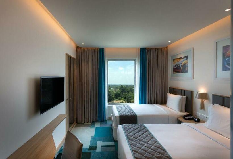 标准间带阳台, Holiday Inn Express & Suites Bengaluru Old Madras Road, An Ihg