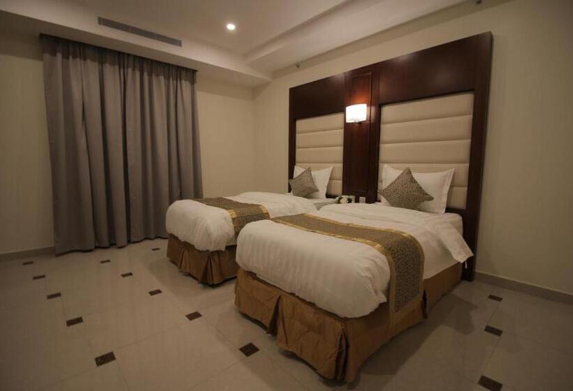 Апартаменты 3 Спальни, Nukhbat Al Makan Apartment