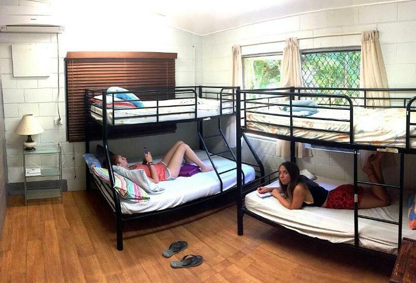 Кровать в Общей Комнате, Mission Beach Retreat