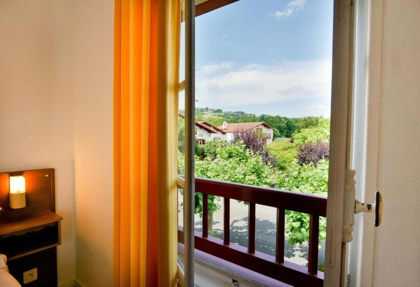 Номер Стандарт Трехместный, Restaurant Baratxartea