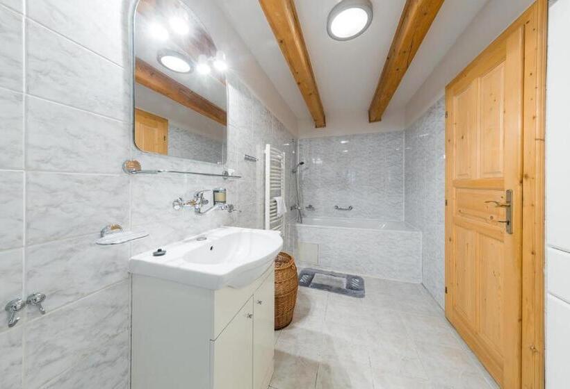 کلبه ییلاقی, Valašské Chalupy Resort