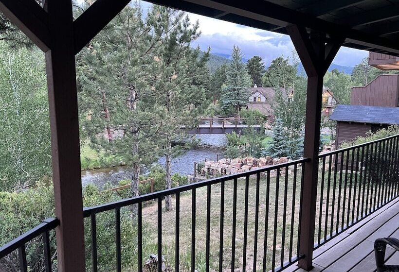 小室, River Ridge Cottages