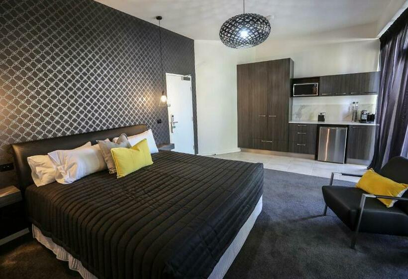 Студио Стандарт с Балконом, Indulge Apartments  Cbd