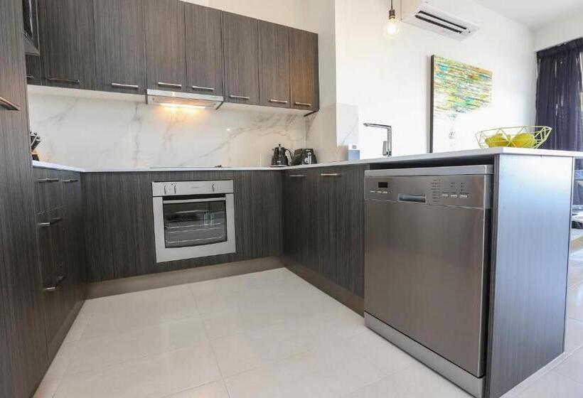 Апартаменты Премиум 1 Спальня, Indulge Apartments  Cbd