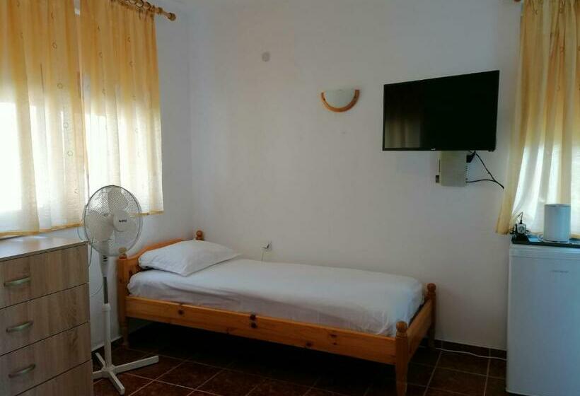 Номер Стандарт Трехместный, Guest House Sokratovi